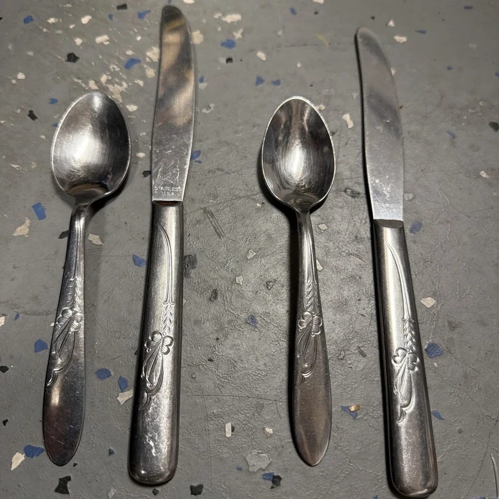 HB Co. Stainless Steel HEATHER/EVERGLO Lot of 2 Teaspoons/ 2 Knives
